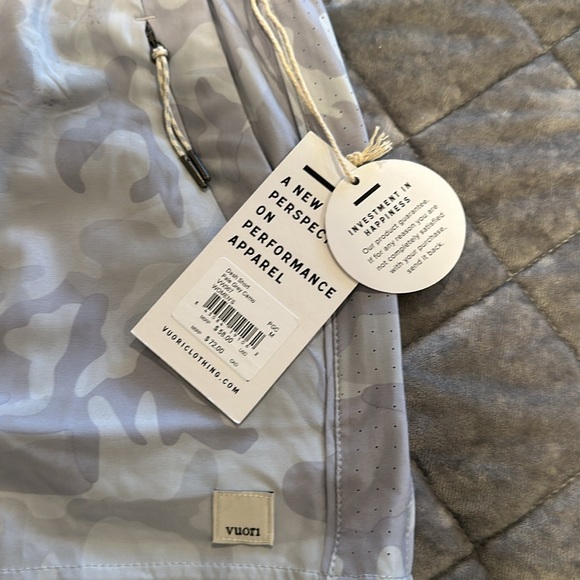 NWT 🏃♀️ Vuori | Dash Short - Pale Grey Camo - Picture 6 of 8